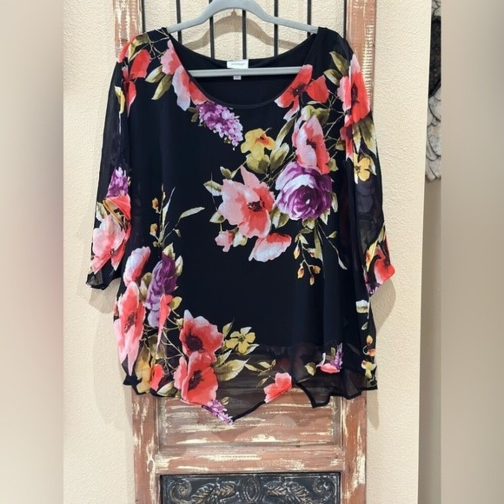 Avenue women’s top